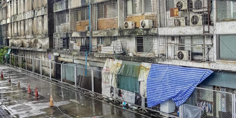 Unsightly run down poor dirty old areas in Bangkok Thailand. 8683048 Stock Photo at Vecteezy